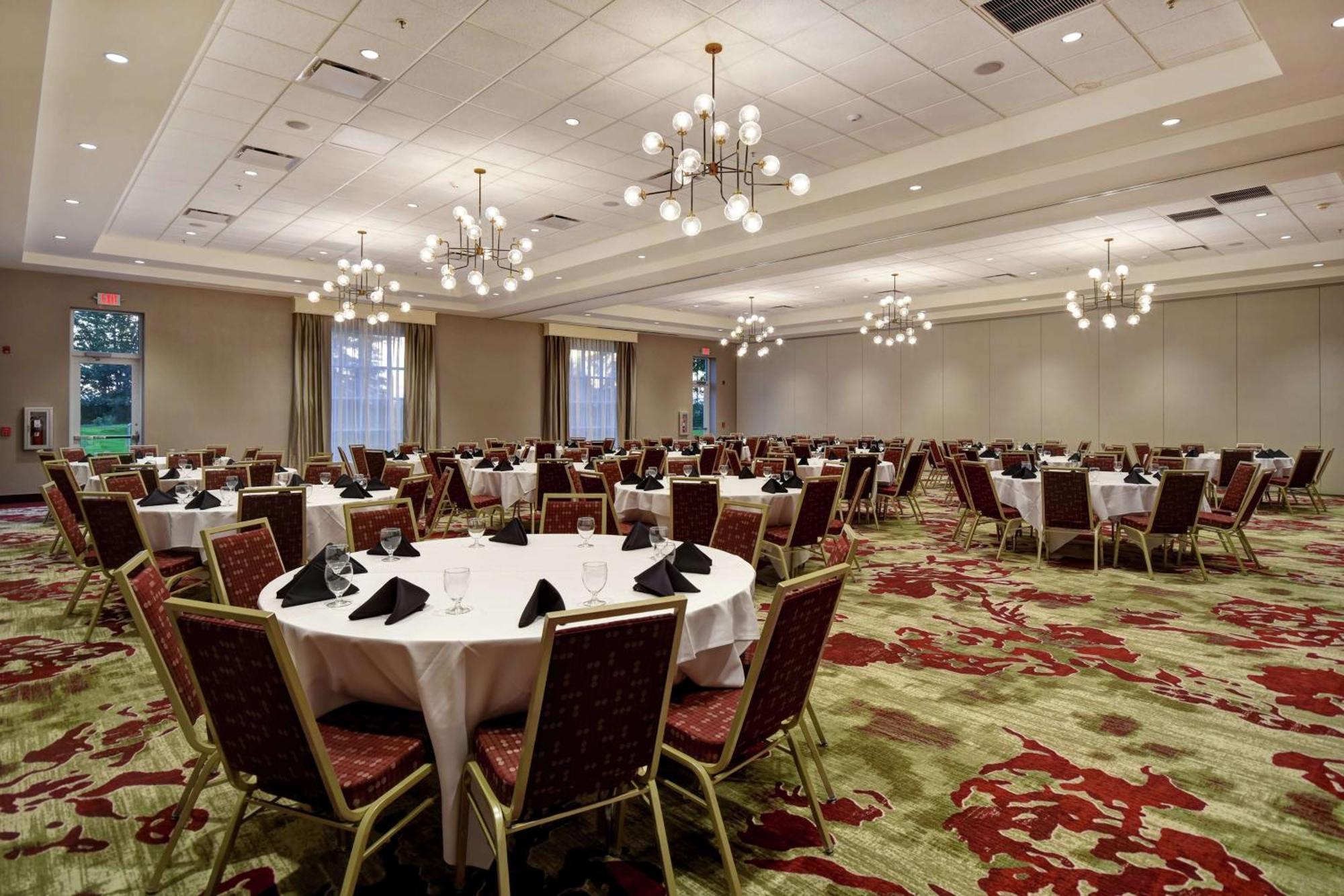 Hilton Garden Inn Lansing West Exterior photo